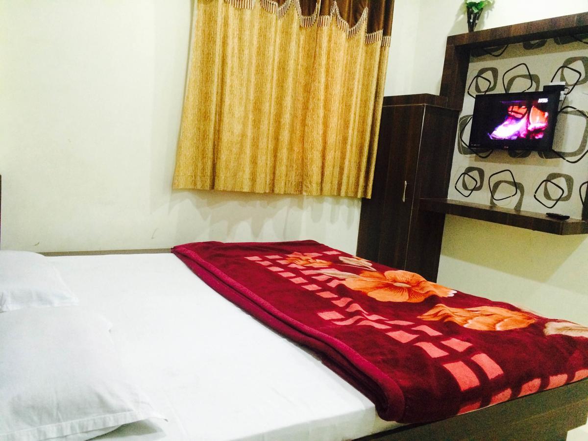 Hotel Vrandavan Palace Near Mahakal Temple Ujjain Exterior foto